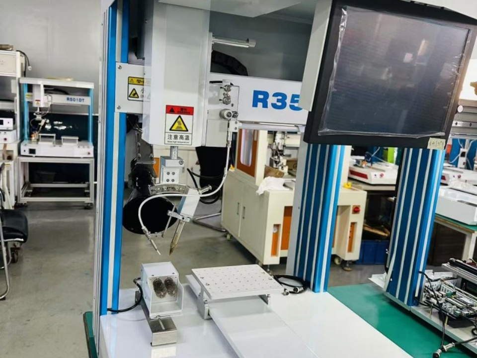 R351G soldering robot